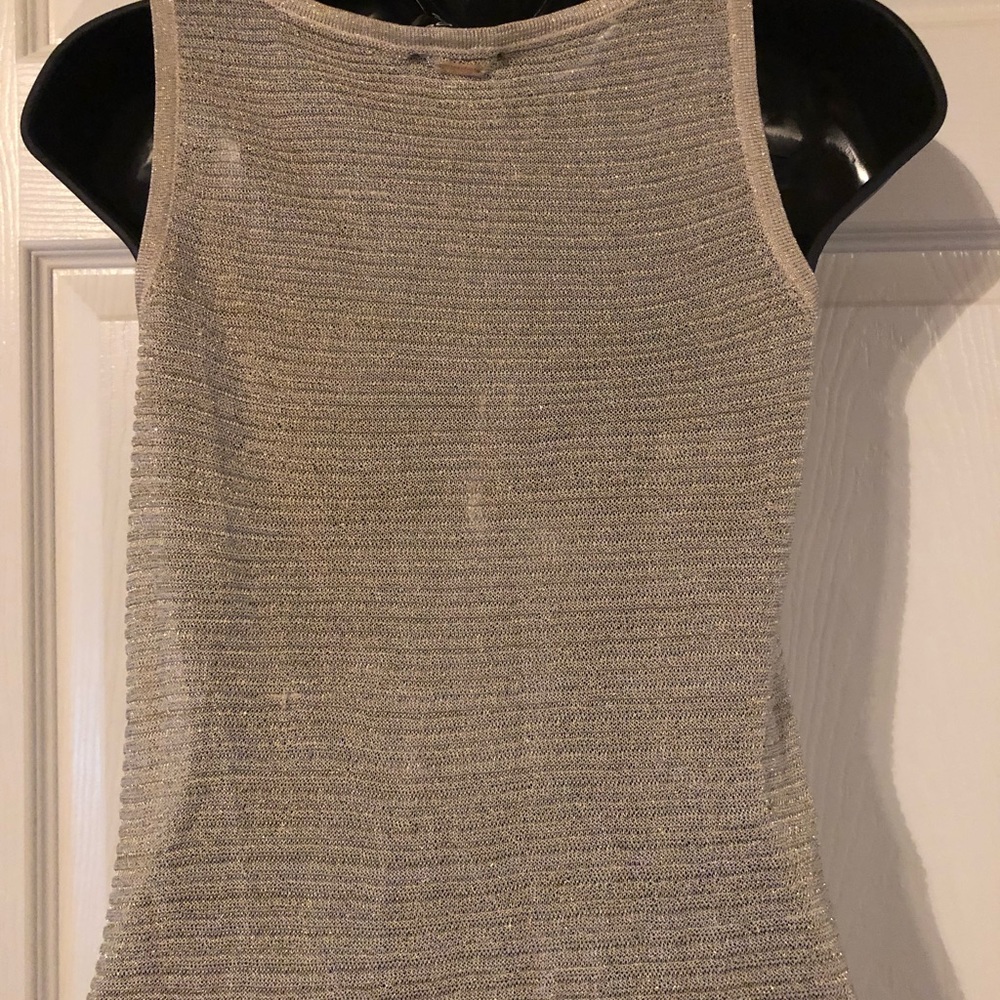 Top - Picture 2 of 5